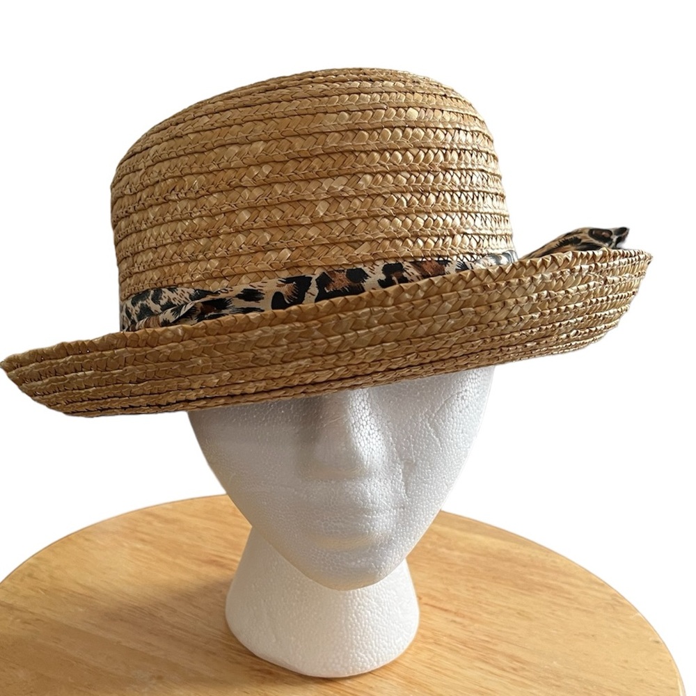 *STRAW HAT WITH ANIMAL PRINT RIBBON AND BOW